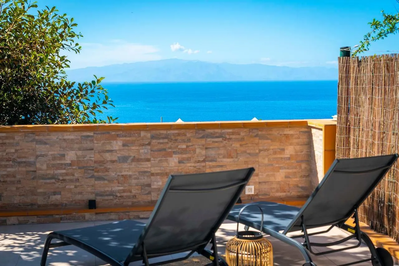 Modern Bright And Welcoming Ocean View Apartment Puerto de Santiago  0*, Puerto de Santiago (Tenerife)