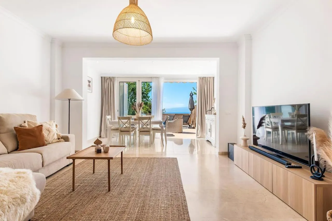 Modern Bright And Welcoming Ocean View Apartment Puerto de Santiago